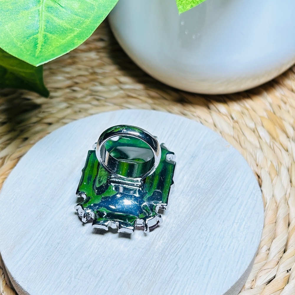 Vintage Chunky Cocktail Ring, with gorgeous colored crystal rhinestones - Picture 11 of 16